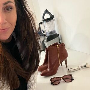 Chic Camel High Heeled Nine West Leather Booths Size 9-5 Narrow Like New! H🔥T!